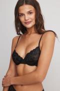 NA-KD Lingerie BH med blomster og blonder - Black