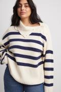 NA-KD Stripete strikket genser med turtleneck - Offwhite,Stripe