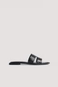 NA-KD Shoes Slippers i skinn med åpne partier - Black