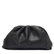 Pre-owned Leather clutches