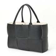 Pre-owned Leather totes