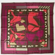 Pre-owned Silk scarves