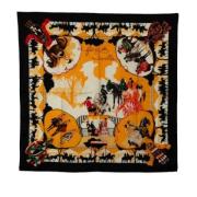 Pre-owned Silk scarves