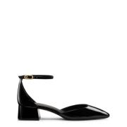 Elegant Strap Pump med Feminine Detaljer