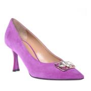 Court shoes in purple suede