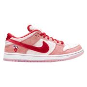 Begrenset opplag SB Dunk Low Strange Love