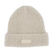 Ribbet Ull Beanie med Logo Emblem