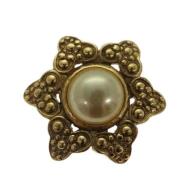 Pre-owned Metal brooches