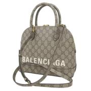 Pre-owned Fabric handbags