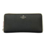 Pre-owned Leather wallets