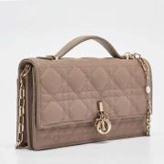 Pre-owned Leather handbags