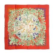 Pre-owned Silk scarves