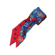 Pre-owned Silk scarves