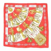 Pre-owned Silk scarves