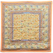 Pre-owned Silk scarves