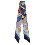 Pre-owned Silk scarves