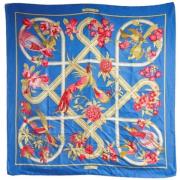 Pre-owned Silk scarves