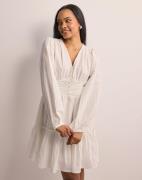 Neo Noir - Hvit - Rihana Linen Dress