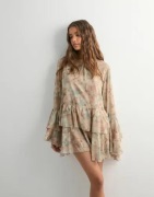 Vero Moda - Blomstrete - Vmstarry Ls Ruffle Mini Dress Exp