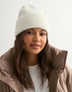 Nelly - Hvit - Fuzzy Beanie