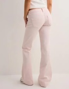 Nelly - Rosa - Super Low Heart Pocket Bootcut Jeans