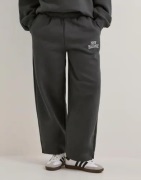 New Balance - Svart - Trackside Fleece Barrel Pant
