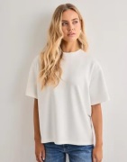 Nelly - Hvit - Luxury Oversized Tee