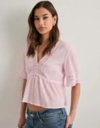 Nelly - Rosa - Sweet Detail Blouse