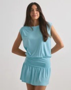Nelly - Blå - Soft Shoulder Mini Dress